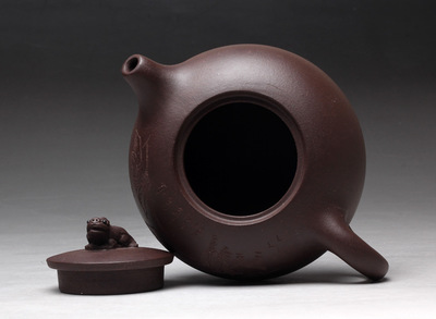 【自產(chǎn)自銷(xiāo)紫砂廠(chǎng)家批發(fā)宜興紫砂原礦手工紫砂壺精品禮品半月貔貅壺】?jī)r(jià)格,廠(chǎng)家,圖片,茶具套裝,宜興市丁蜀鎮(zhèn)張文陶瓷經(jīng)營(yíng)部-